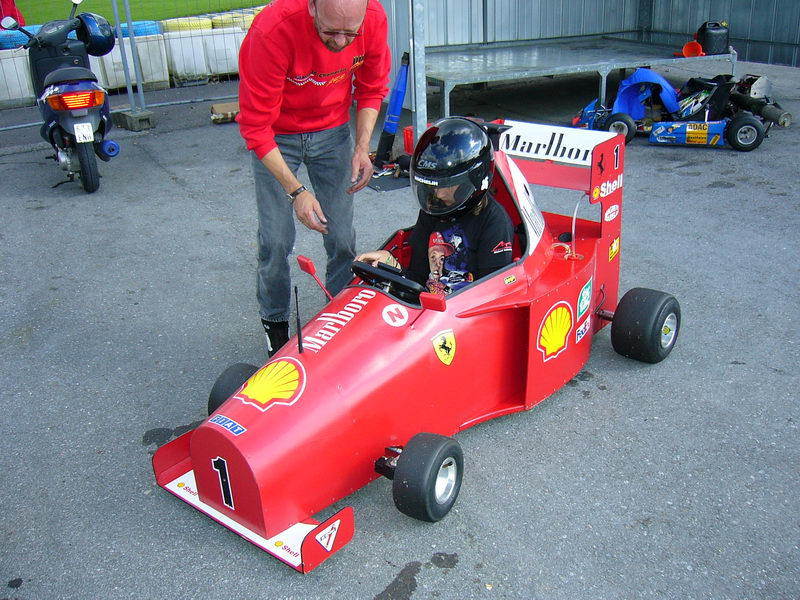 Ferrari Sperrholz.jpg