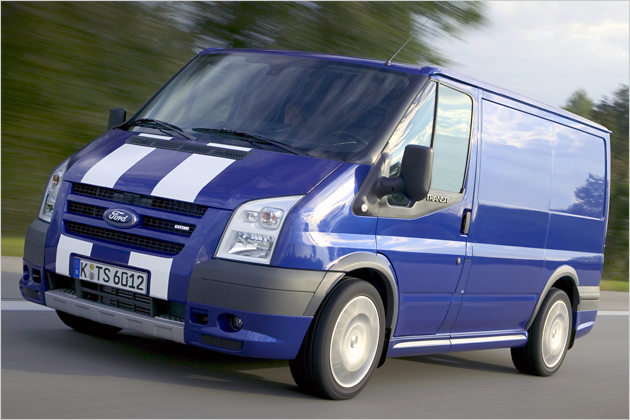 Sportlicher-Geselle--Der-Ford-Transit-Sport-mit-weissen-GT-Streifen.jpg