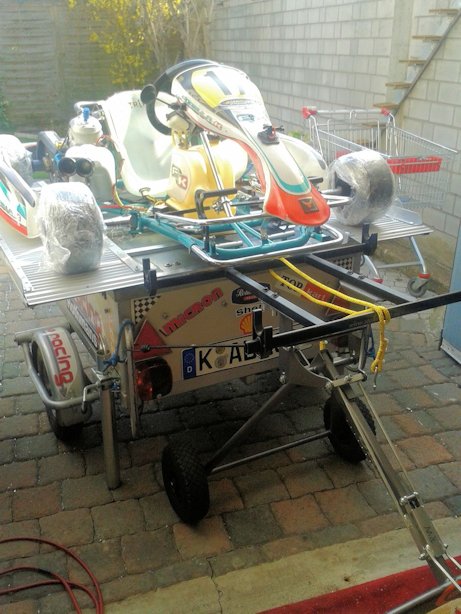 Kart auf Hänger.jpg