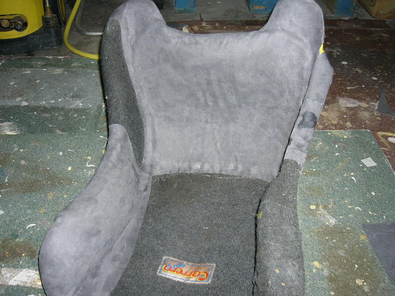 Yamaha Sitz halb bezogen.jpg
