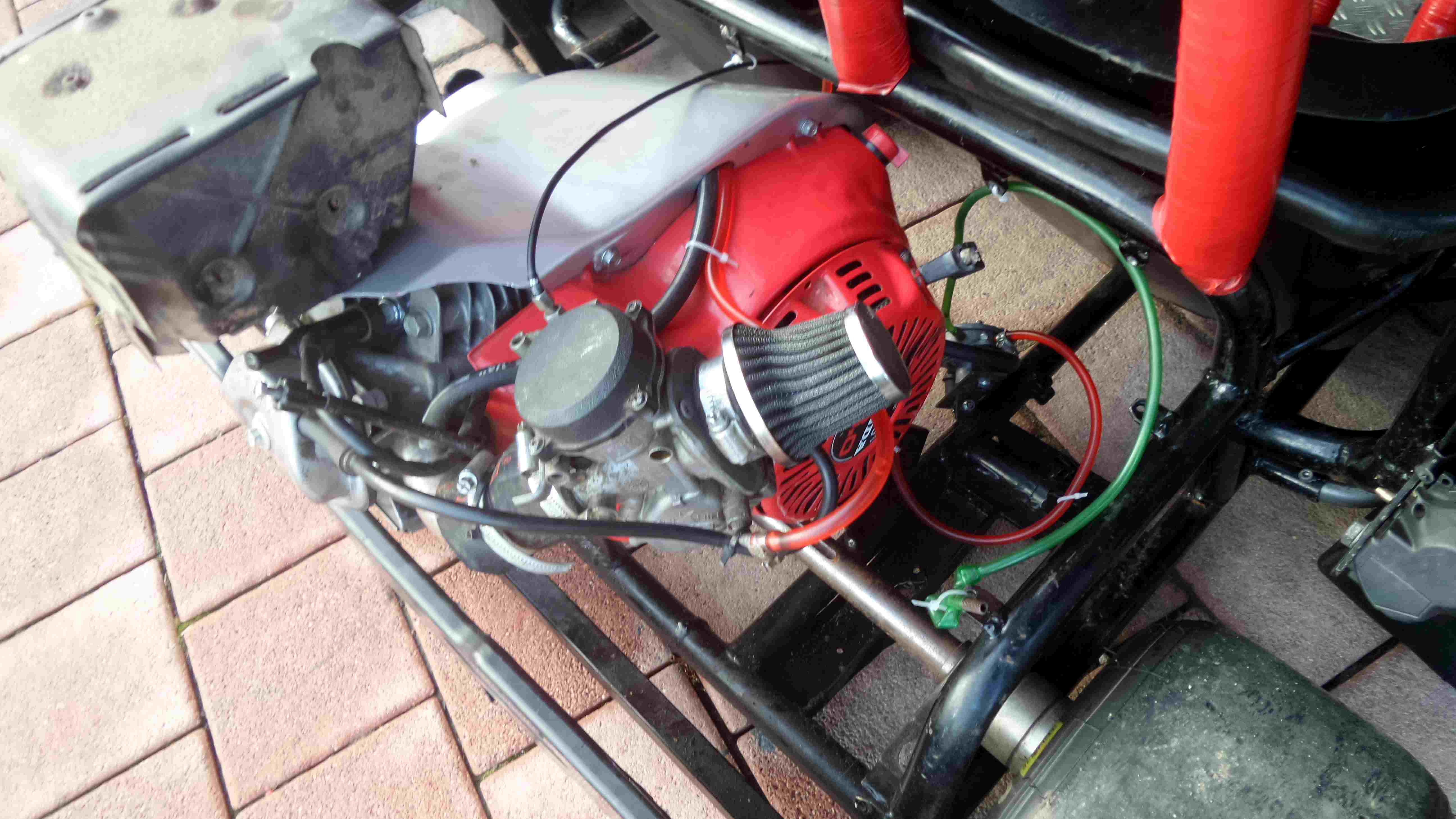 motor + vergaser + luftfilter.jpg