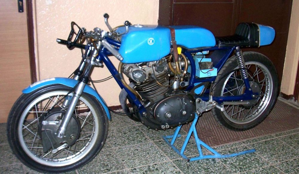 CZ 350ccm 2 OHC,1965.jpg