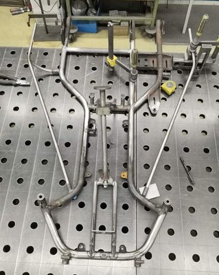 Der zweite Seitenbügel ist in Arbeit
