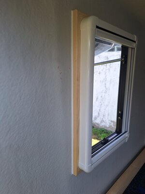 Fensterrahmen verfugt