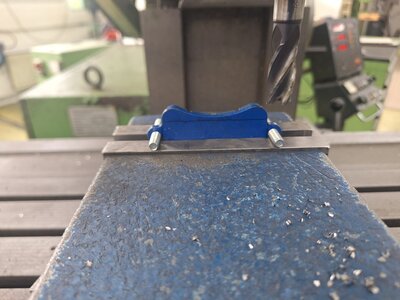 ...geht auch auf der anderen Seite zu spannen...