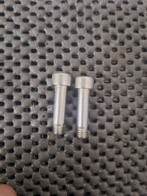 Belagschrauben anpassen